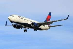 TradeVille: Delta Air Lines - rezultate solide, susţinute de cererea pentru călătoriile premium şi corporate